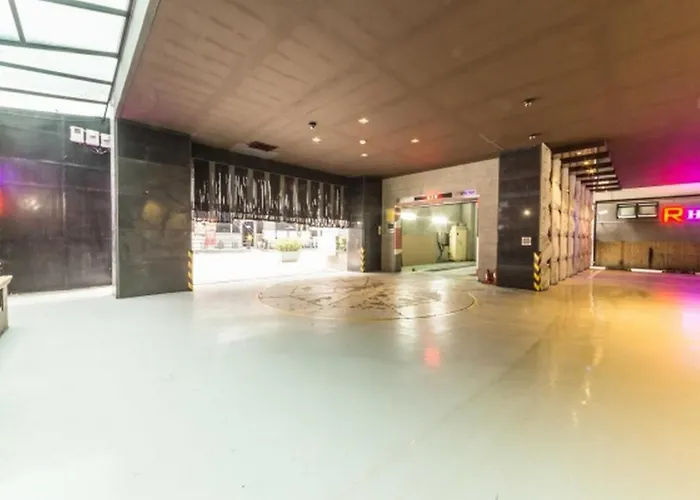 R Hotel