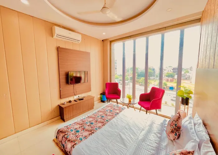 Hotel Pearl Grand-Couple Friendly