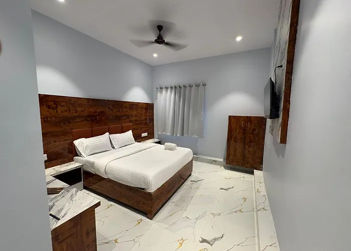 Hotel Midnight Lodging & Boarding