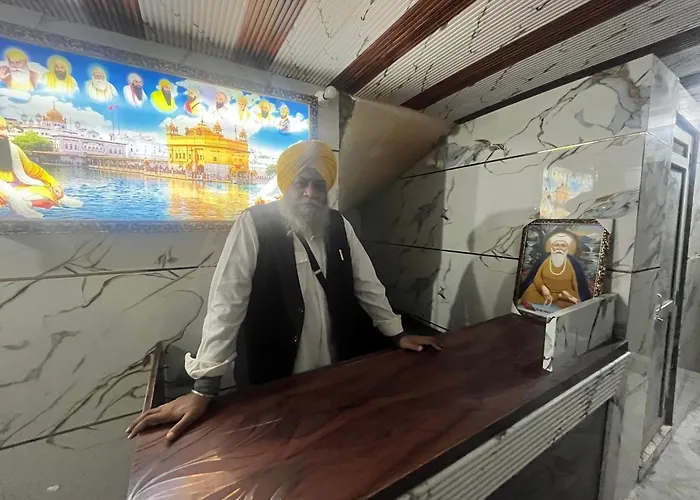 Guru Nanak Devji Yatri Niwas Just 2 Minutes Walk To Golden Temple