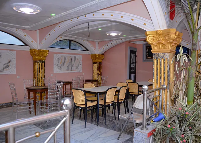 Lynna Hotel