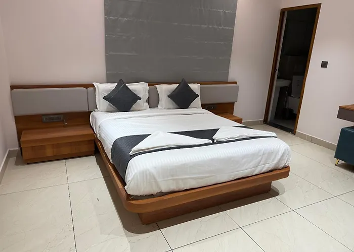 Hotel Emora Keys, 500 Mtrs From Madikeri Fort