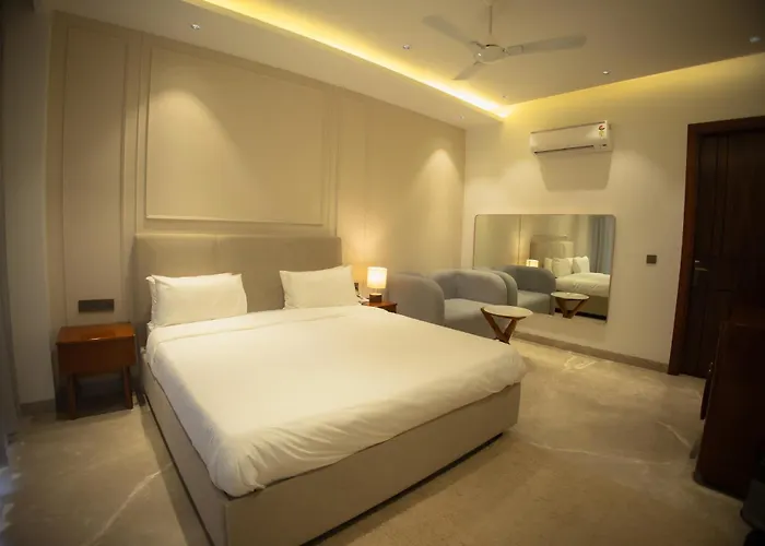 Hotel Ivory Leaf Stays Golf Course Road