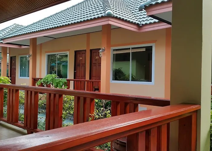 Ruen Narisra Resort