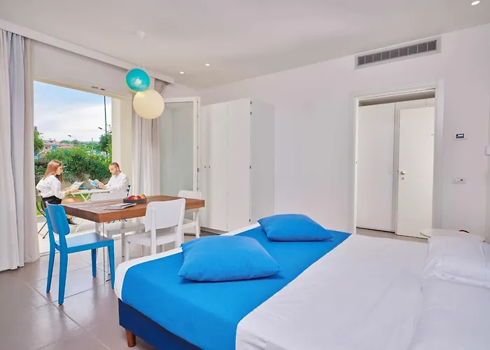 Isa - Hotel With Panoramic Swimming Pool In Porto San Paolo Just 850 Mt From The Sea