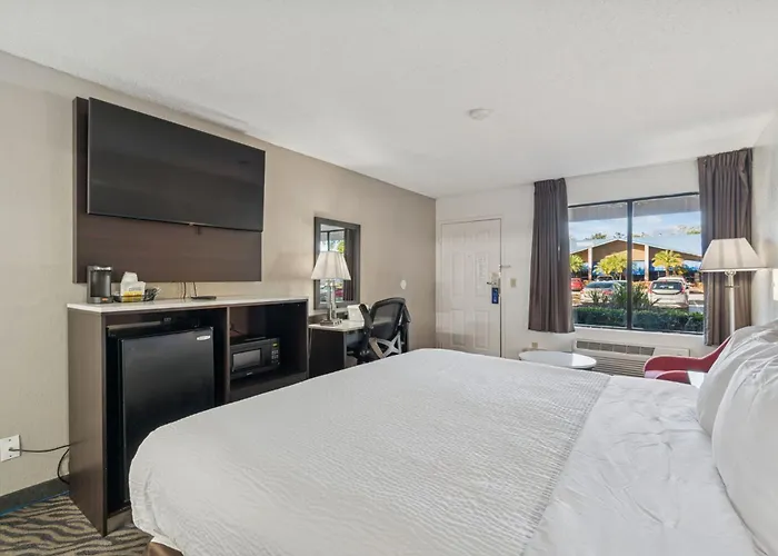 Ramada By Wyndham Temple Terrace/Tampa North Hotel