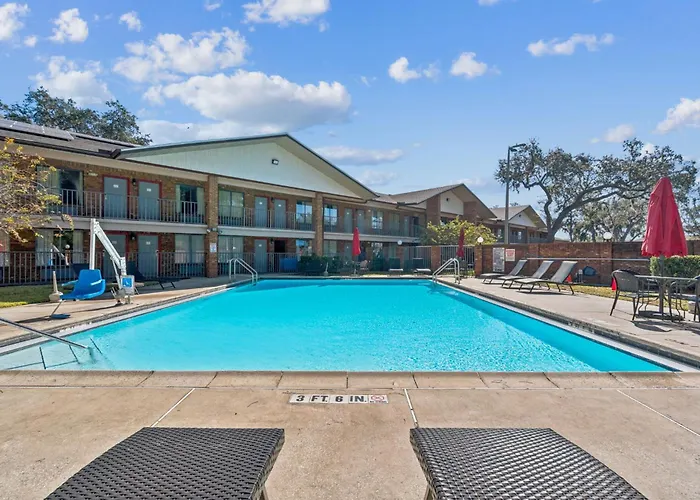 Ramada By Wyndham Temple Terrace/Tampa North