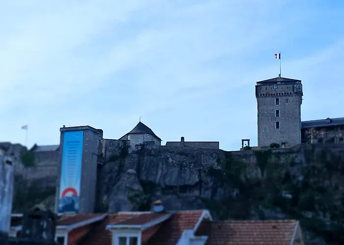 Hotel Du Commerce Et De Navarre