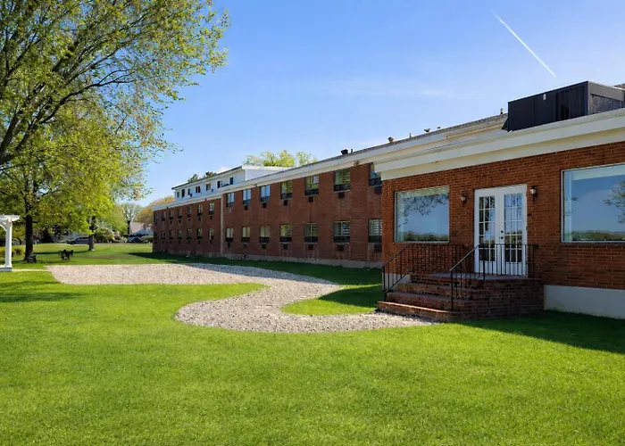 Lakeside Inn