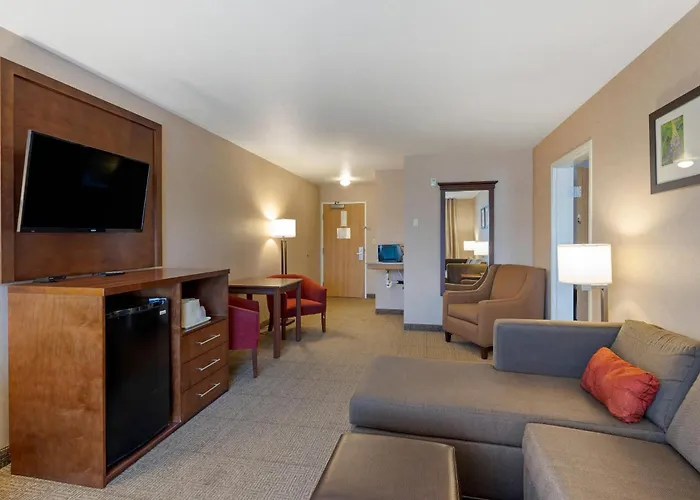 Comfort Suites Anchorage International Airport