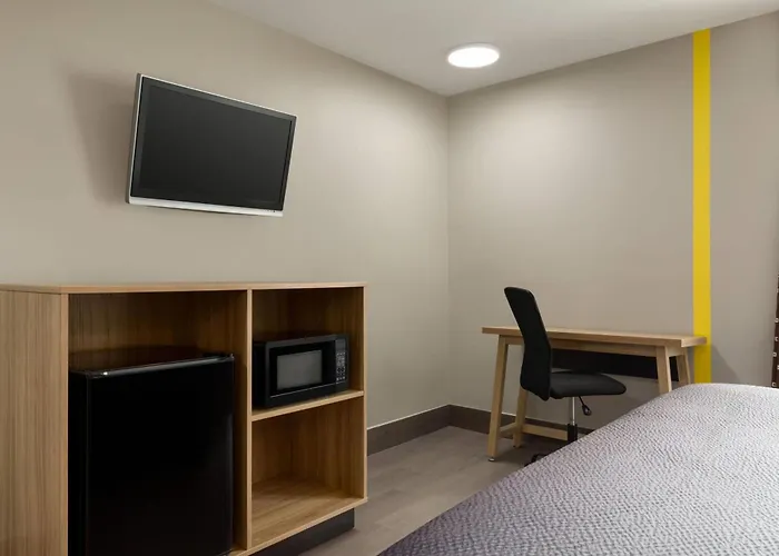 Super 8 By Wyndham Meadowlands