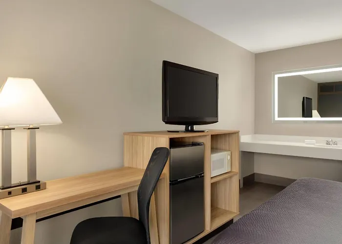 Super 8 By Wyndham Meadowlands