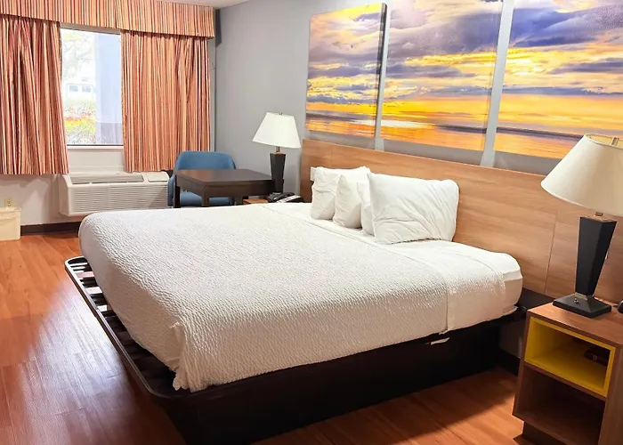 Days Inn & Suites By Wyndham Winnie