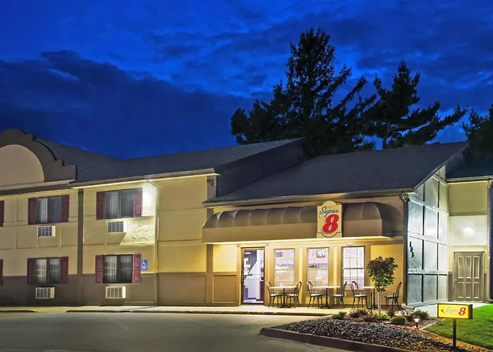 Super 8 By Wyndham Pella Motel