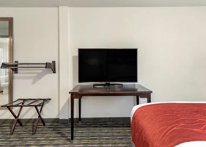 Comfort Inn & Suites Tigard Near Washington Square