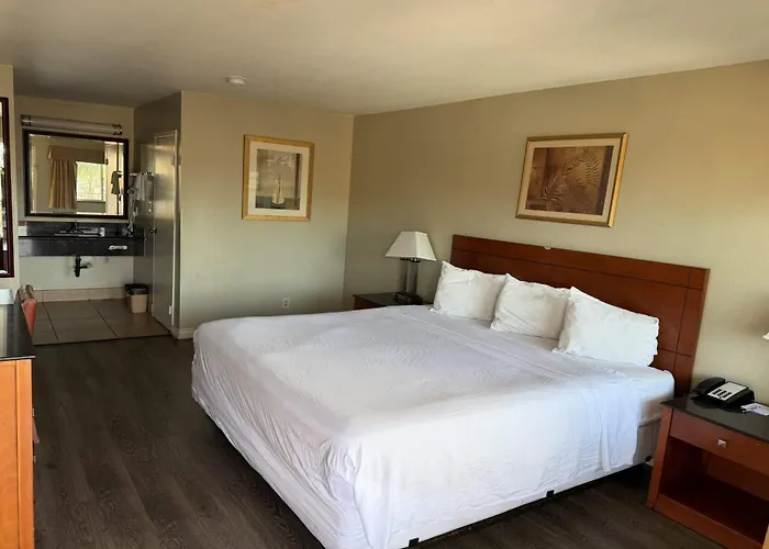 Travelodge By Wyndham Hemet Ca