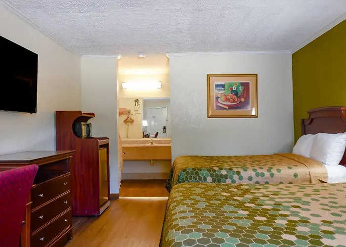 Rodeway Inn & Suites Fort Jackson