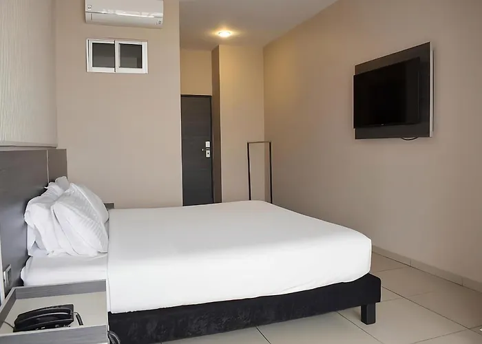 Hotel Doral Inn