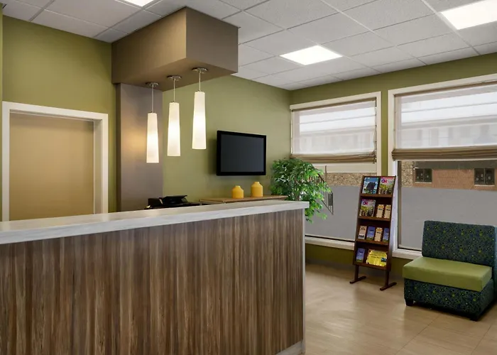 Super 8 By Wyndham Hearst On