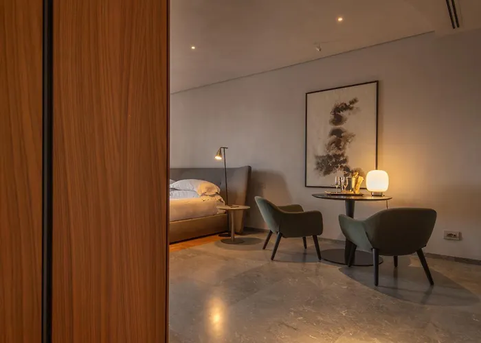The Bank Hotel - Etruria Collection