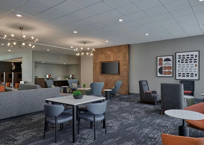 Courtyard By Marriott Madison