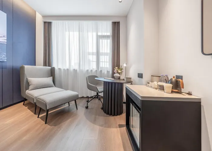Atour Hotel Hefei Huaihe Road Pedestrian Street City Hall Square