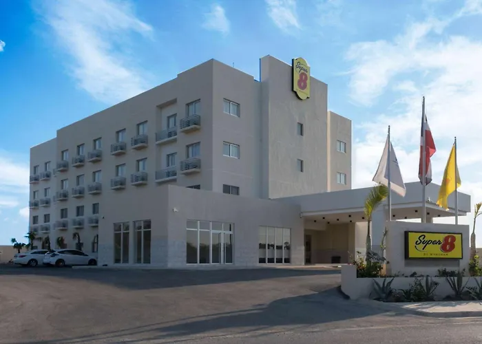 Super 8 By Wyndham Manzanillo