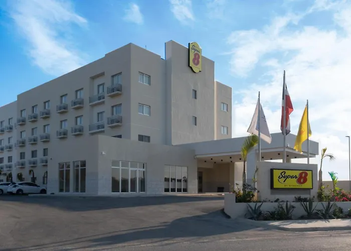 Super 8 By Wyndham Manzanillo