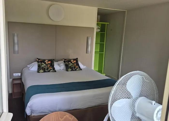 Brit Hotel Dinan - Taden