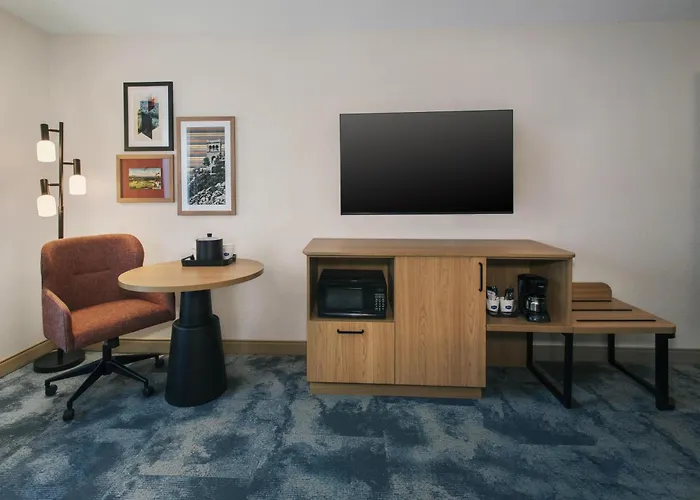 Hampton Inn & Suites Greenfield