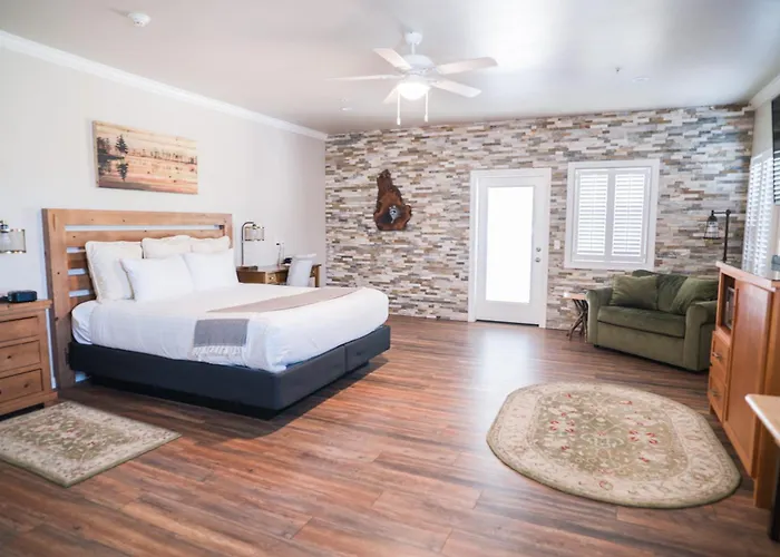Grass Valley Courtyard Suites