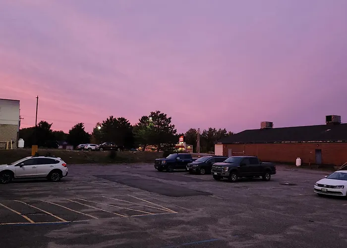 Katahdin Inn & Suites