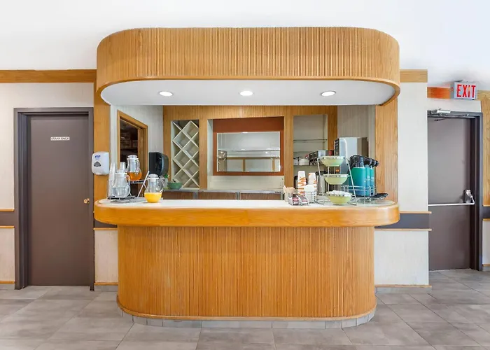 Quality Hotel Fallsview Cascade Niagara Falls