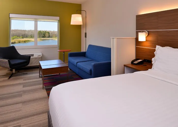 Holiday Inn Express & Suites Trinity By Ihg