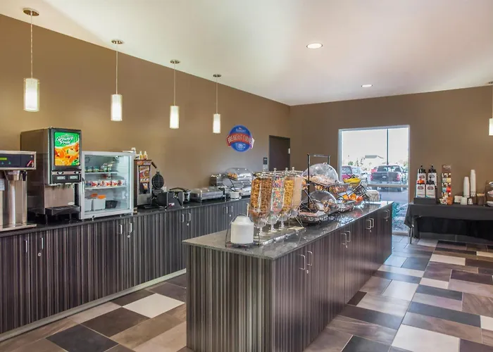 Baymont By Wyndham Grand Forks Hotel