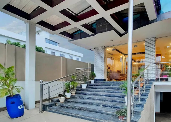 Townhouse Hatigaon Near Medicity Formerly Hotel Grand Majesty