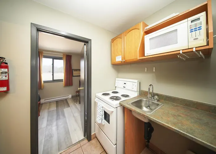 Super 8 By Wyndham Kingston