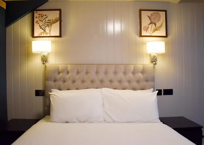 Nomi Rooms & Restaurant