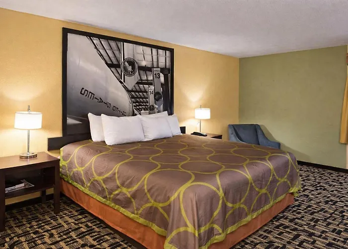 Super 8 By Wyndham Pasadena