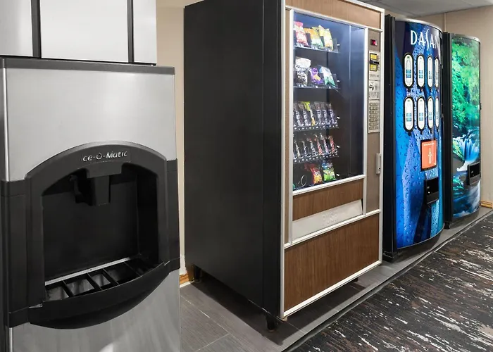 Super 8 By Wyndham Mentor/Cleveland Area