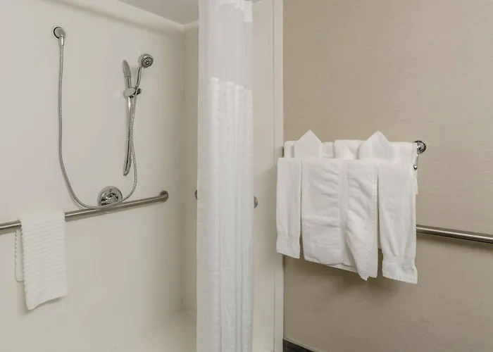 Comfort Inn & Suites West Springfield