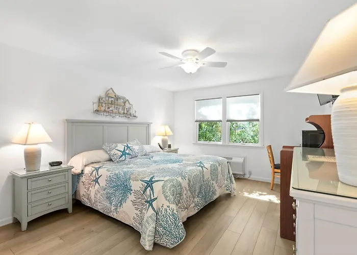 The Ocracoke Harbor Inn