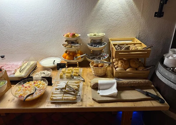 Hotel Pension Loewen Nahe Feldkirch - Guenstige Zimmer Fuer Urlauber, Firmen Und Monteure