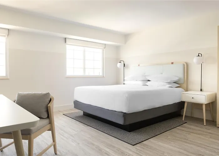 Comfort Suites Seven Mile Beach