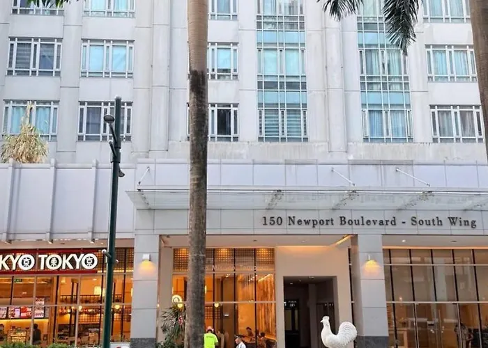 Henry'S Newport Condotel