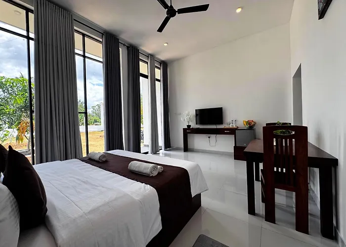 Hotel Pearl White Residency