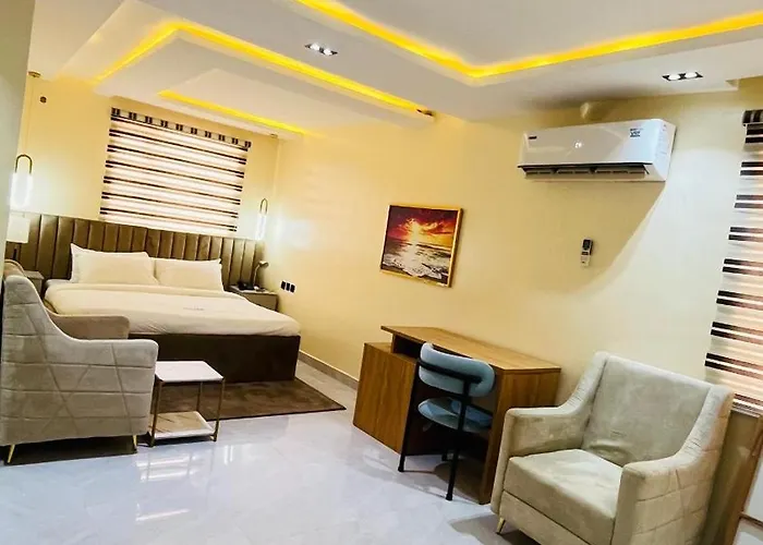 Feliza Hotel And Suites