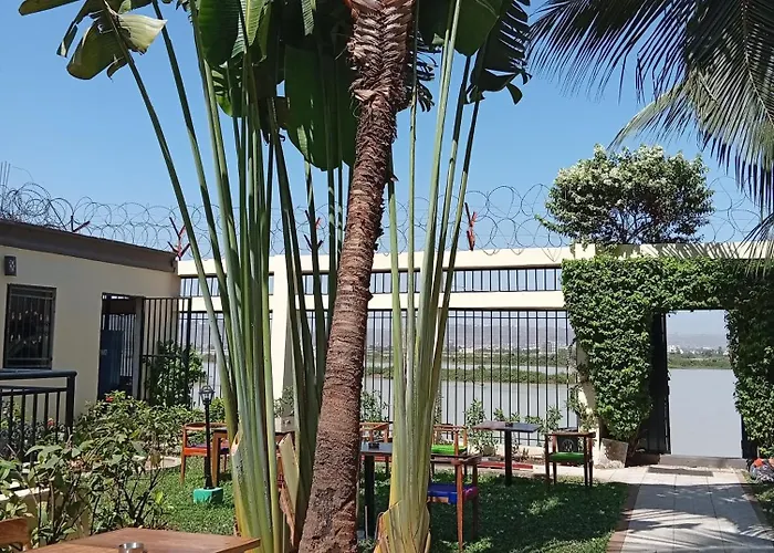 La Maison Sur Le Fleuve