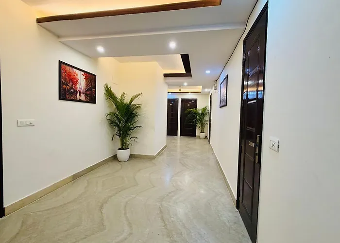 Hotel Oxygen Bloom-Near Noida Sector 18 Metro