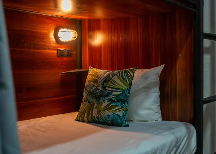Ozeano Hotel & Surf Bar